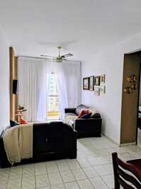 Apto 2 dorm, Vista lateral da praia 200m