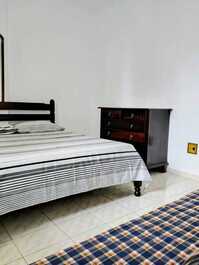 Apto 2 dorm, Vista lateral da praia 200m