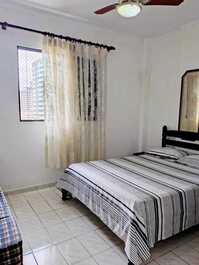 Apto 2 dorm, Vista lateral da praia 200m