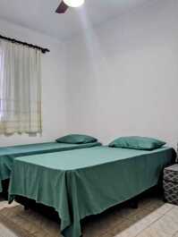 Apto 2 dorm, Vista lateral da praia 200m