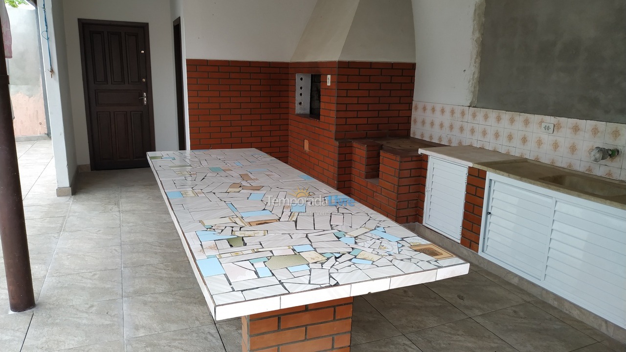 Casa para alquiler de vacaciones em Matinhos (Balneário de Gaivotas)