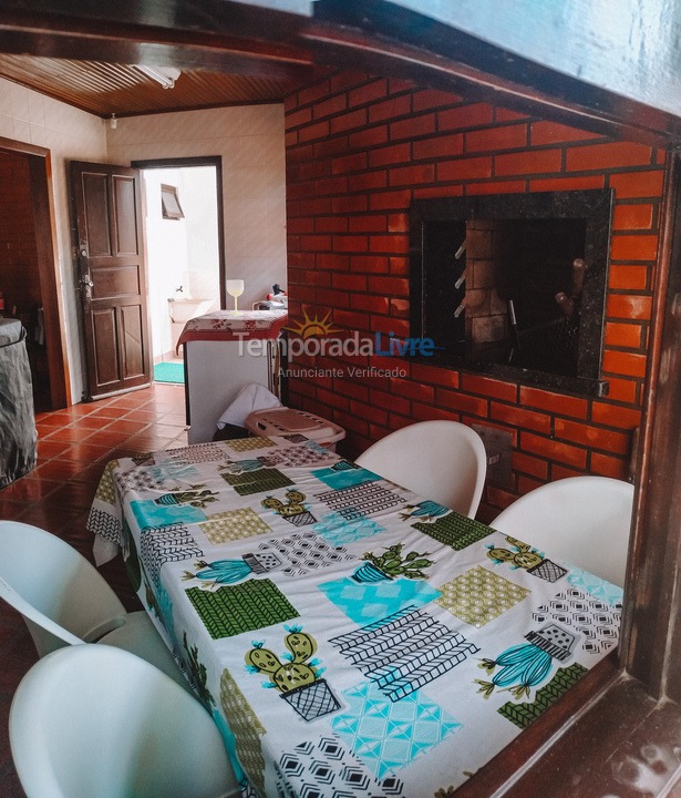 Casa para alquiler de vacaciones em Matinhos (Balneário de Gaivotas)