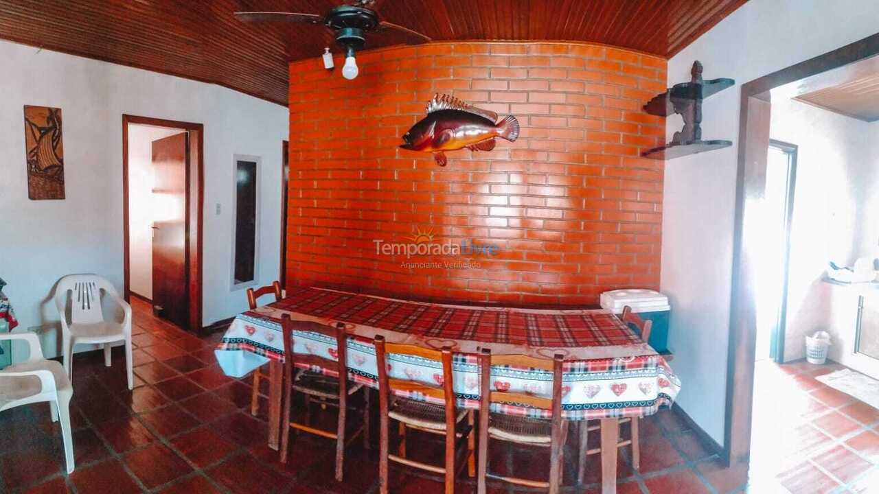 Casa para alquiler de vacaciones em Matinhos (Balneário de Gaivotas)