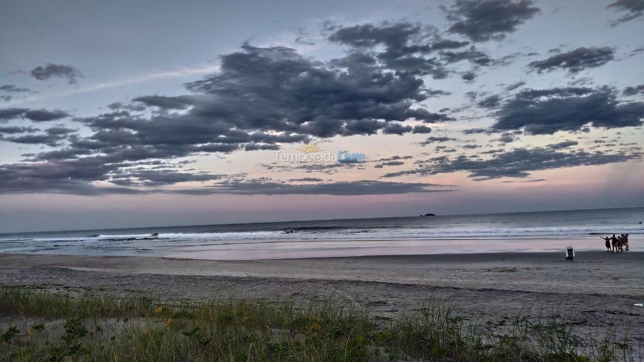 Casa para alquiler de vacaciones em Matinhos (Balneário de Gaivotas)