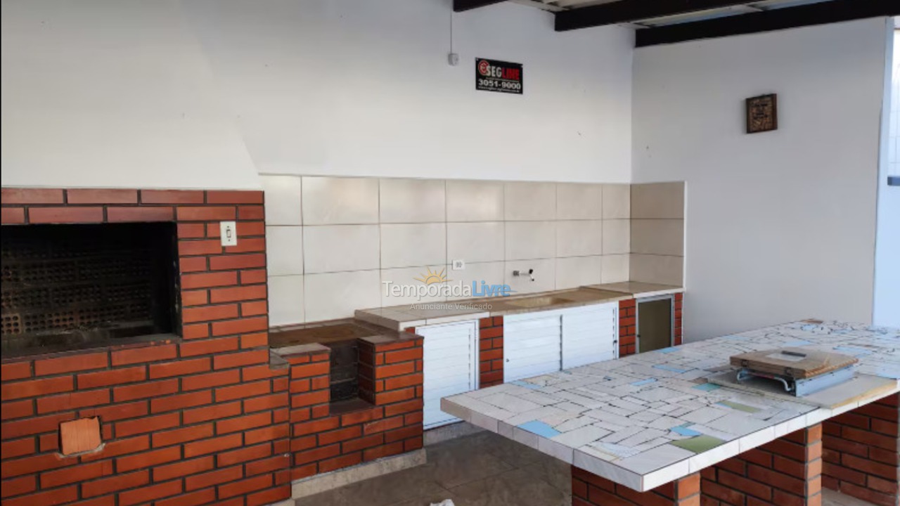 Casa para alquiler de vacaciones em Matinhos (Balneário de Gaivotas)