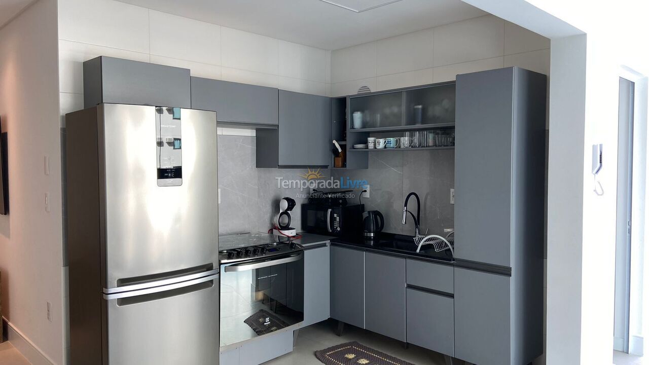 Apartamento para aluguel de temporada em Itapema (Meia Praia)