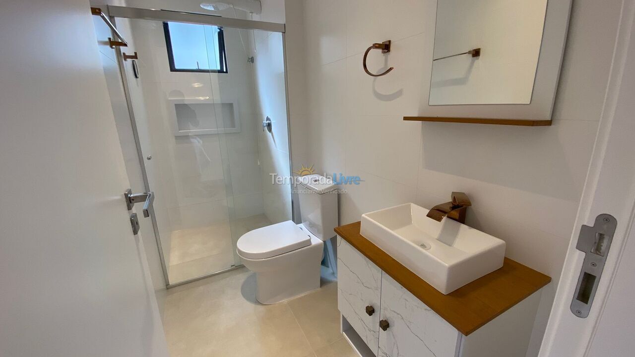 Apartamento para aluguel de temporada em Itapema (Meia Praia)