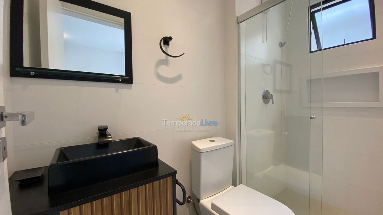 Apartamento para aluguel de temporada em Itapema (Meia Praia)