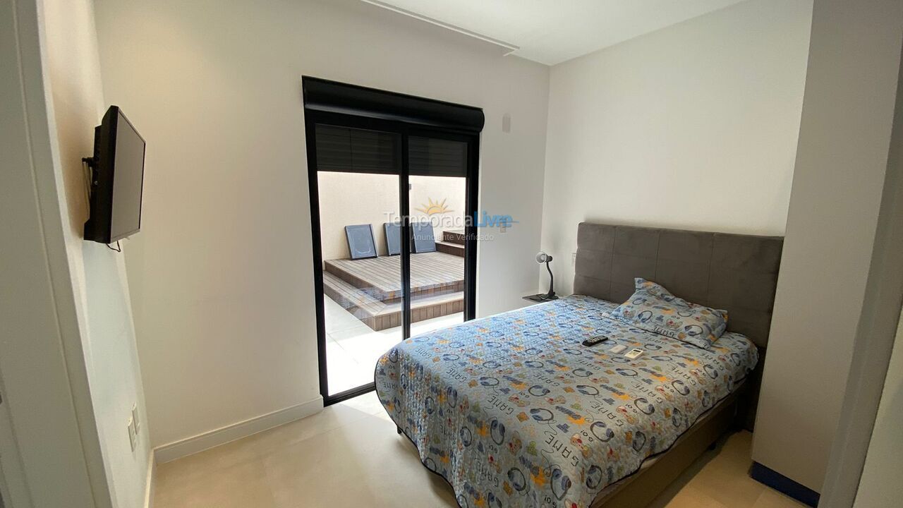 Apartamento para aluguel de temporada em Itapema (Meia Praia)