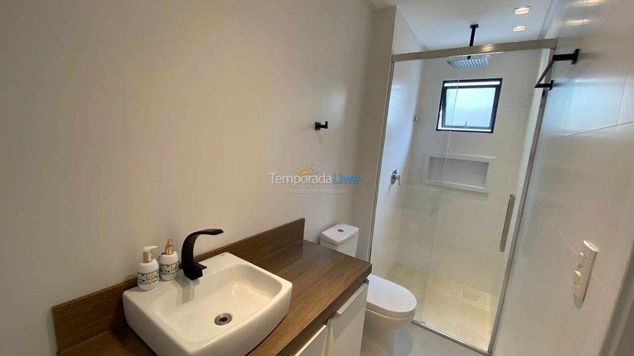 Apartamento para aluguel de temporada em Itapema (Meia Praia)