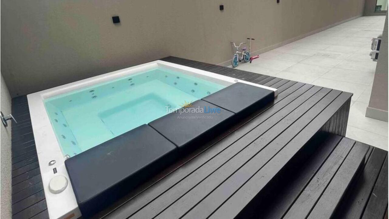 Apartamento para aluguel de temporada em Itapema (Meia Praia)