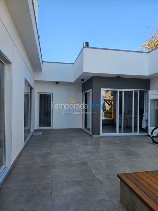 House for vacation rental in Florianópolis (Praia da Daniela)