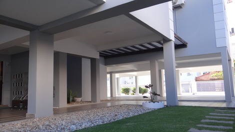 Garagem e hall de entrada 