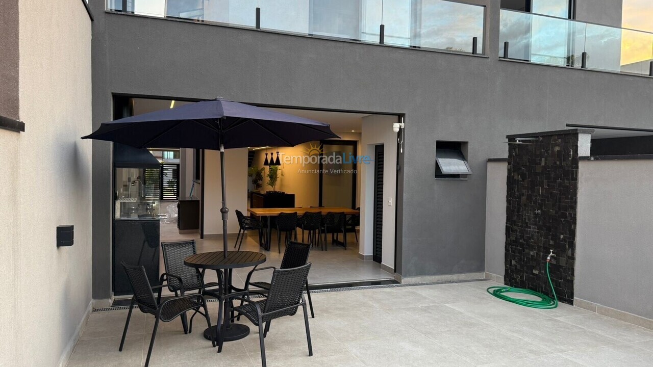 Casa para aluguel de temporada em Bertioga (Condominio Morada da Praia)