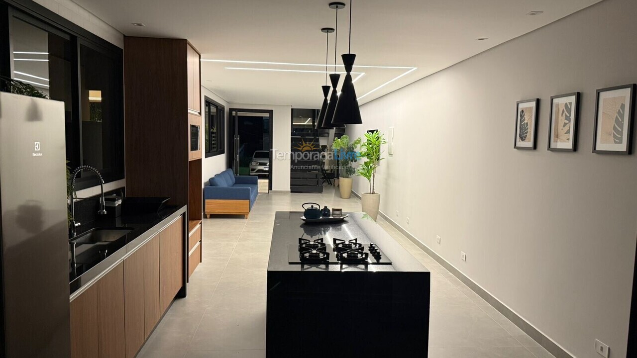 Casa para aluguel de temporada em Bertioga (Condominio Morada da Praia)