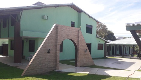 Casa de alquiler vacacional con 13 habitaciones y 13 suites - Playa de Guarajuba - Bahía