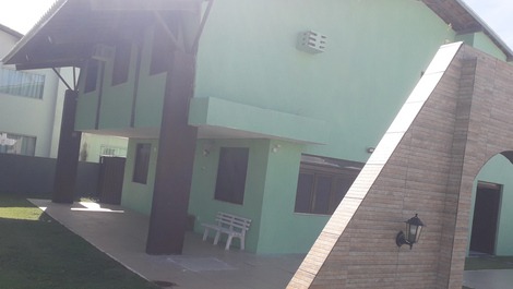 Casa de alquiler vacacional con 13 habitaciones y 13 suites - Playa de Guarajuba - Bahía