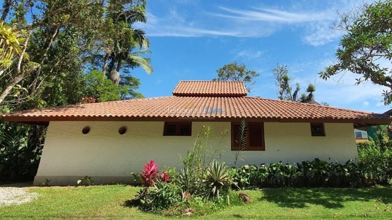 Casa para aluguel de temporada em Ubatuba (Itamambuca)