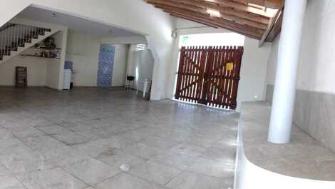 Casa adosada grande y espaciosa cerca de las principales playas de Ubatuba.