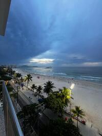 Frente ao mar Vista 180o para o Atlantico 3 dormitorios