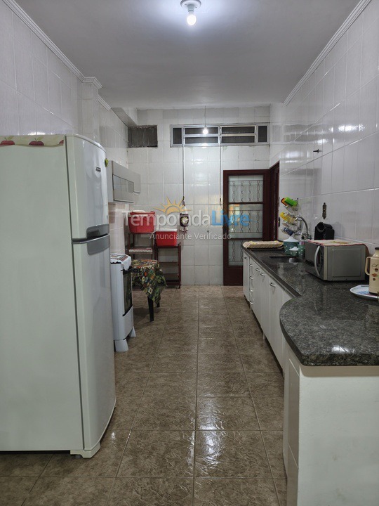 Casa para aluguel de temporada em Praia Grande (Praia do Caiçara)