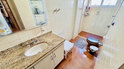 30 Metros da Praia - 3 Quartos, Ar Condicionado, Wi-Fi, 2 Vagas, Lazer