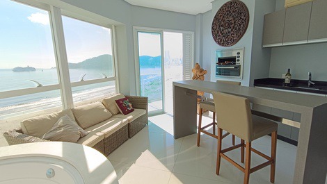 Oceanfront property with jacuzzi and charcoal grill, including 2 private parking spaces.