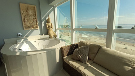 Oceanfront property with jacuzzi and charcoal grill, including 2 private parking spaces.