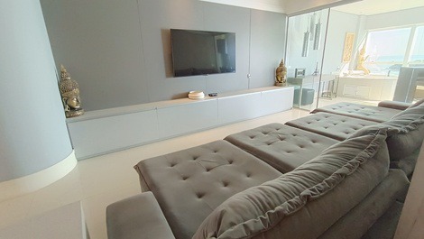 Oceanfront property with jacuzzi and charcoal grill, including 2 private parking spaces.