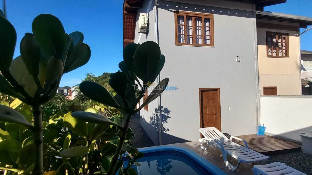 Casa para aluguel de temporada em Bombinhas (Mariscal)
