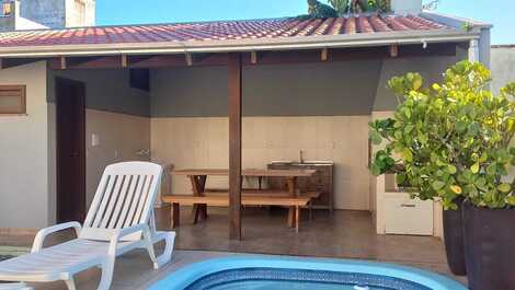 SOBRADO COM PISCINA ENTRE AS BELAS PRAIAS, MARISCAL E CANTO GRANDE!!