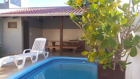 SOBRADO COM PISCINA ENTRE AS BELAS PRAIAS, MARISCAL E CANTO GRANDE!!