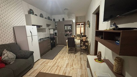 Se alquila casa en Bombinhas a 150 metros de la playa.