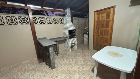 Se alquila casa en Bombinhas a 150 metros de la playa.