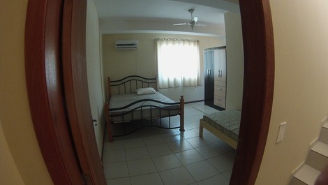 4-bedroom house with pool