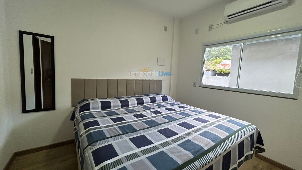 Casa para aluguel de temporada em Bombinhas (Praia de Zimbros)