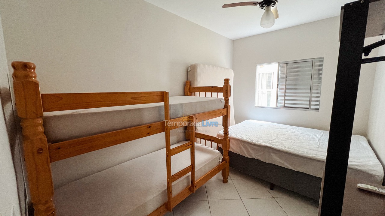 Apartamento para aluguel de temporada em Ubatuba (Praia das Toninhas)