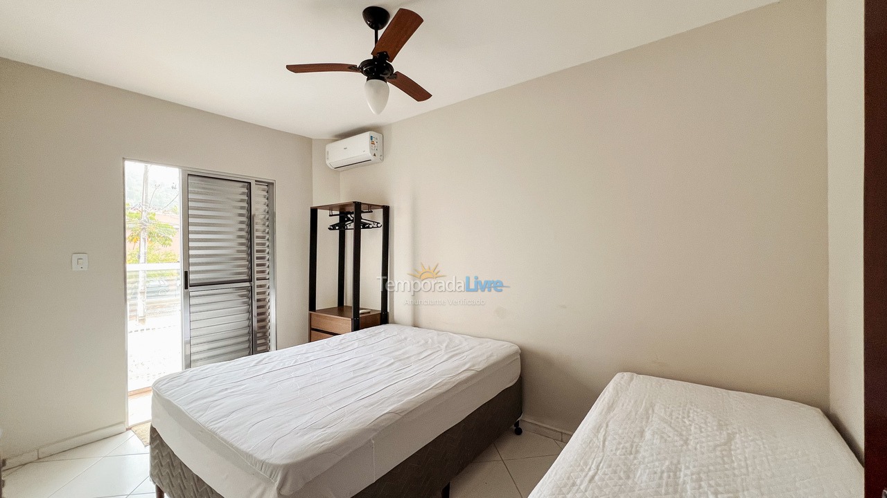 Apartamento para aluguel de temporada em Ubatuba (Praia das Toninhas)