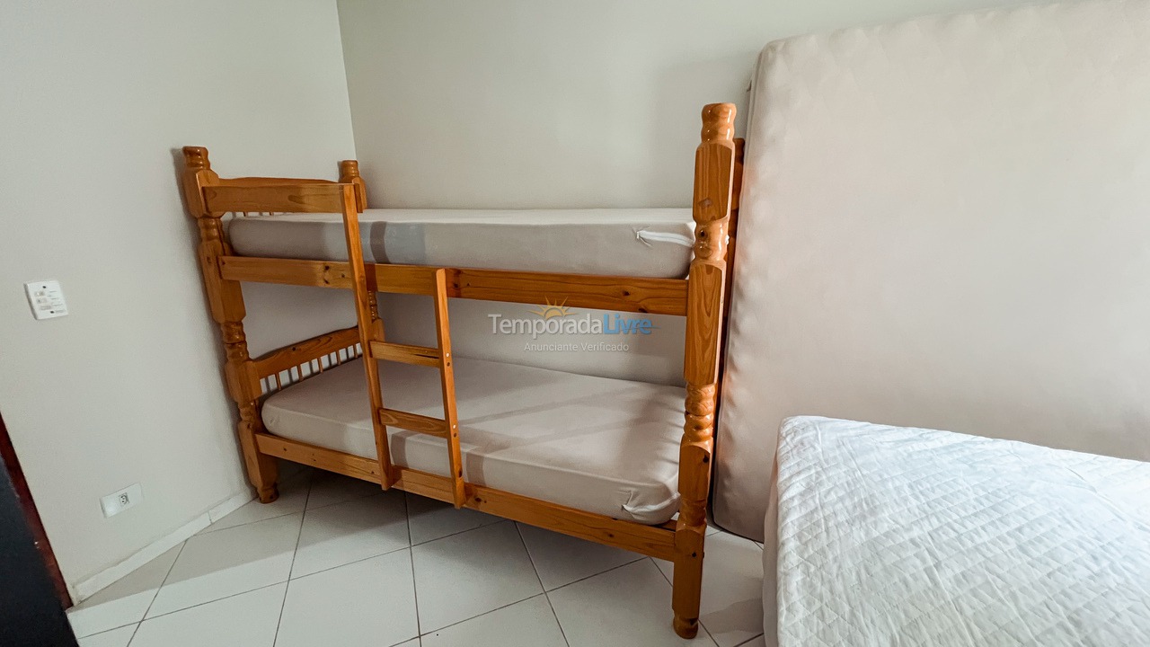 Apartamento para aluguel de temporada em Ubatuba (Praia das Toninhas)