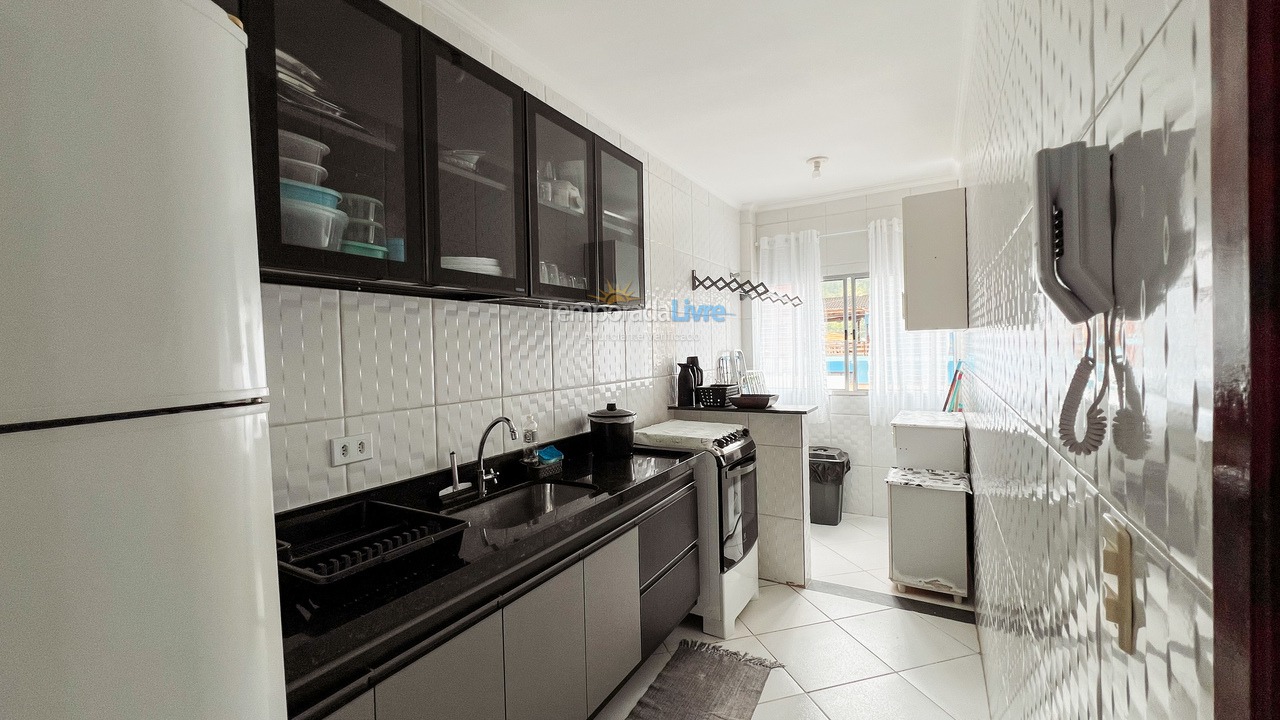 Apartamento para aluguel de temporada em Ubatuba (Praia das Toninhas)