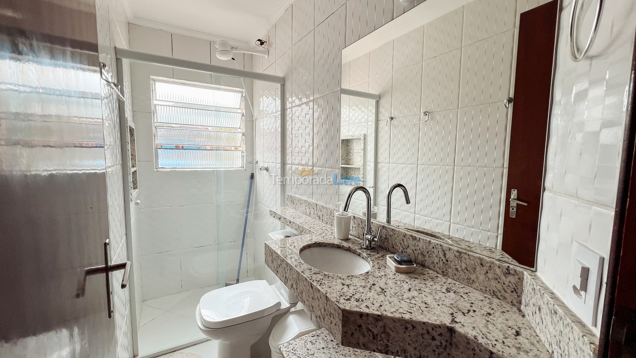 Apartamento para aluguel de temporada em Ubatuba (Praia das Toninhas)