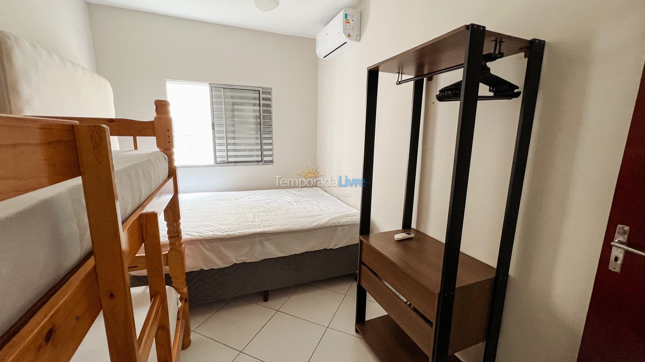 Apartamento para aluguel de temporada em Ubatuba (Praia das Toninhas)