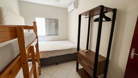 Apê nas Toninhas a 120m do mar | 2 Ar-Condicionados, Wi-Fi e Conforto!