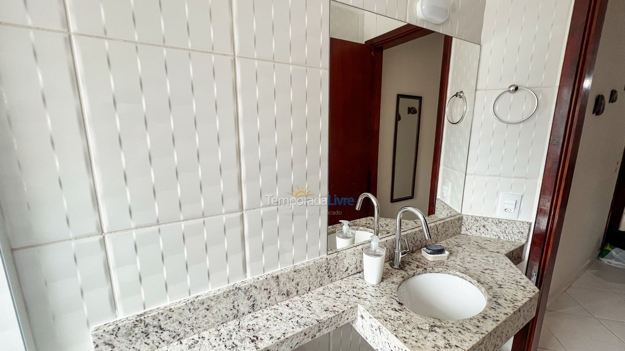Apartamento para aluguel de temporada em Ubatuba (Praia das Toninhas)