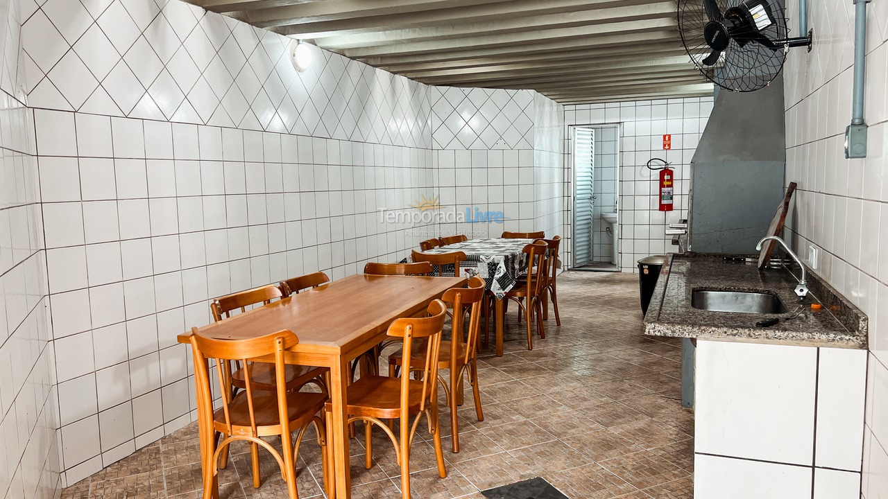 Apartamento para aluguel de temporada em Ubatuba (Praia das Toninhas)