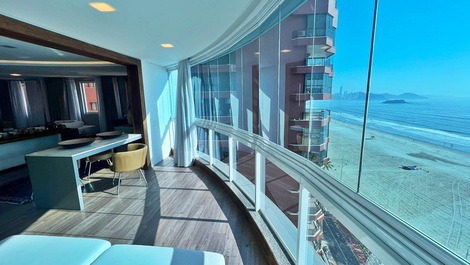 Ed. Number One: 4 quartos frente mar // churrasqueira // 3 vagas