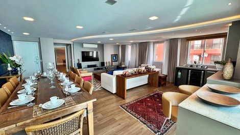 Ed. Number One: 4 quartos frente mar // churrasqueira // 3 vagas