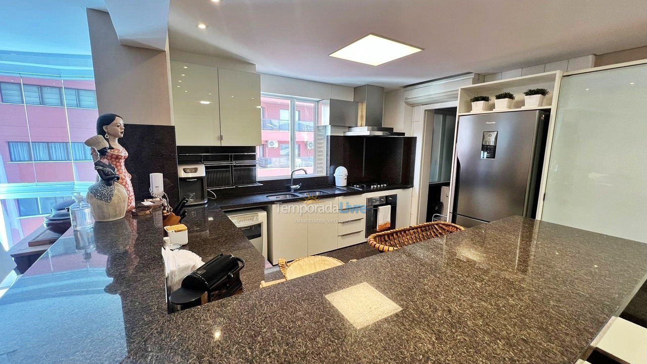 Apartamento para aluguel de temporada em Balneário Camboriú (Praia Central)