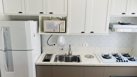 Apto a 100m do mar em condomínio na praia da Enseada - AR Cond