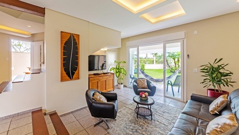 Casa frente a la playa con 4 suites y piscina en la playa Daniela - Alquiler vacacional